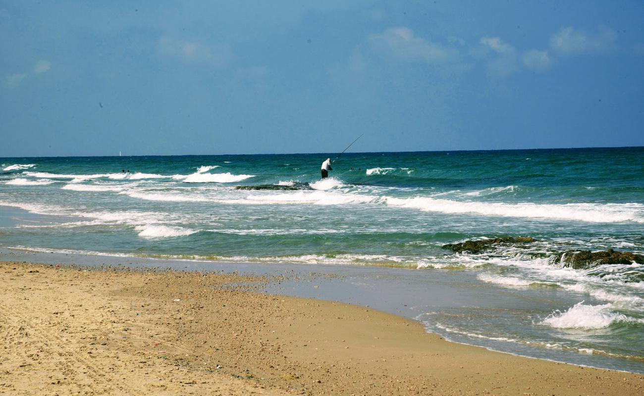 Фото Ga'ash beach с светлый песок поверхностью