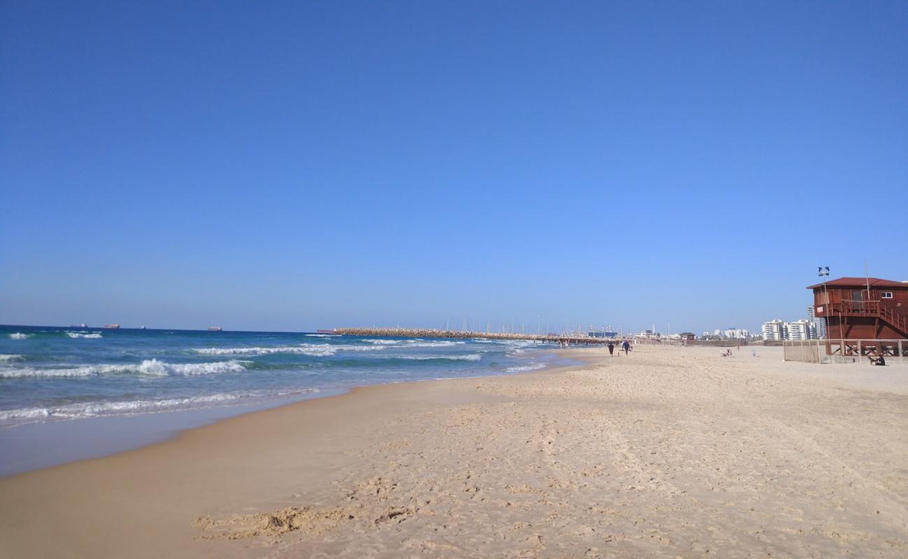 Фото Ashdod separate beach с золотистый песок поверхностью