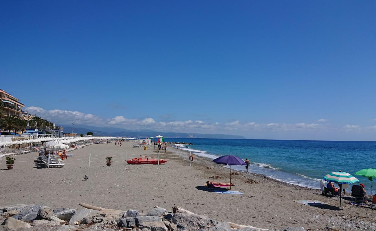 Фото Doria beach с песок с галькой поверхностью