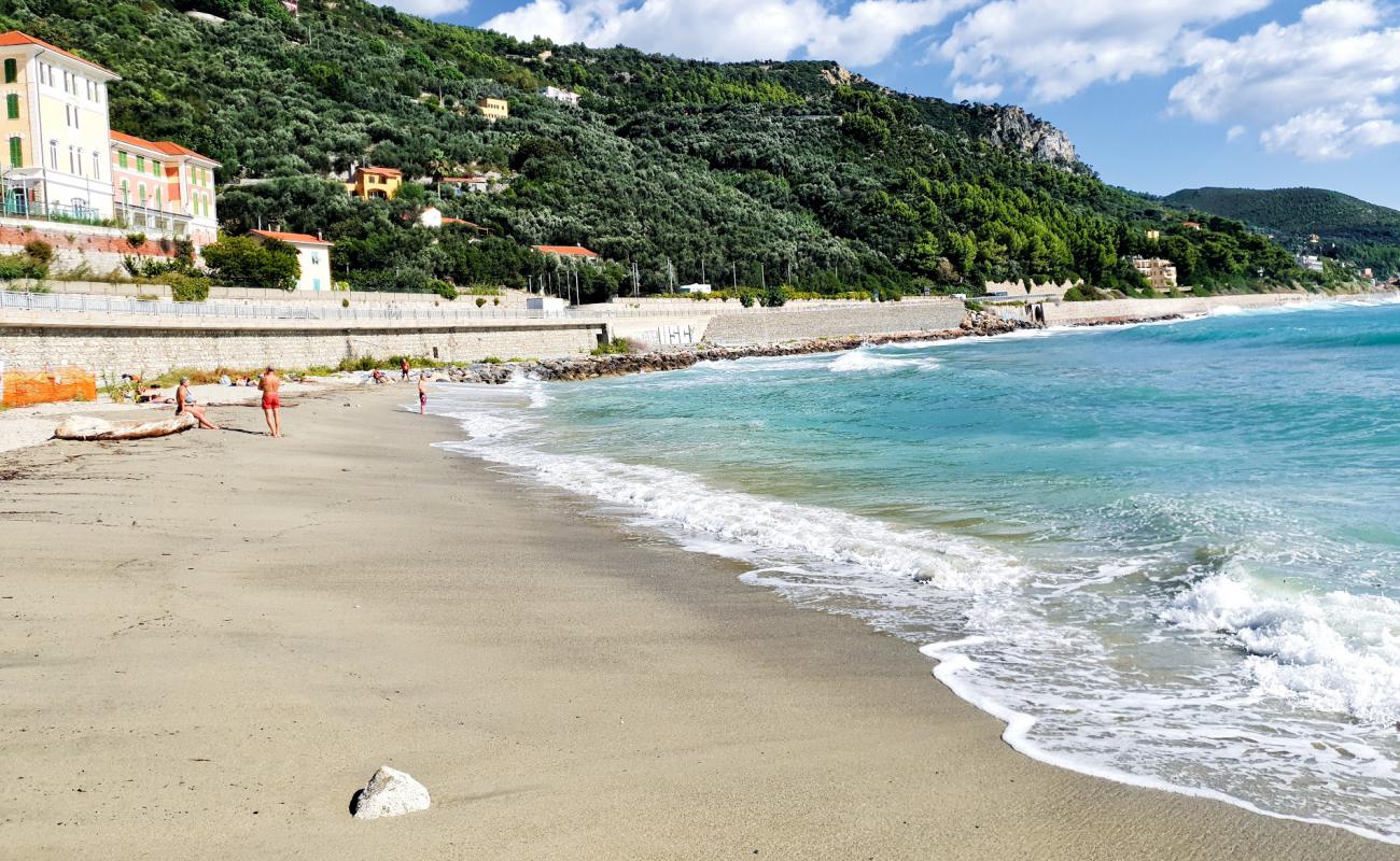 Фото Spiaggia di Selva с темный песок поверхностью