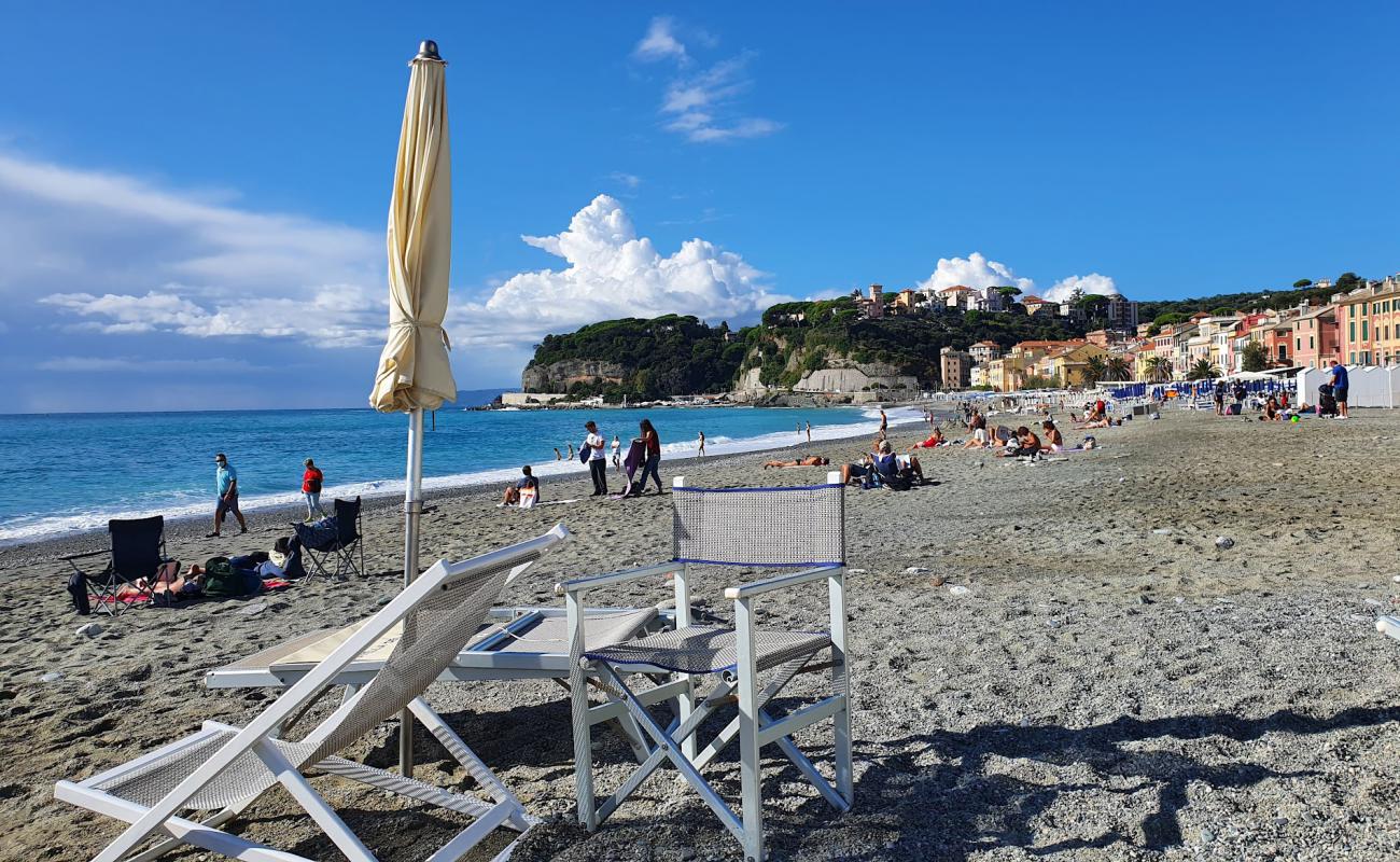 Фото Spiaggia Celle с песок с галькой поверхностью