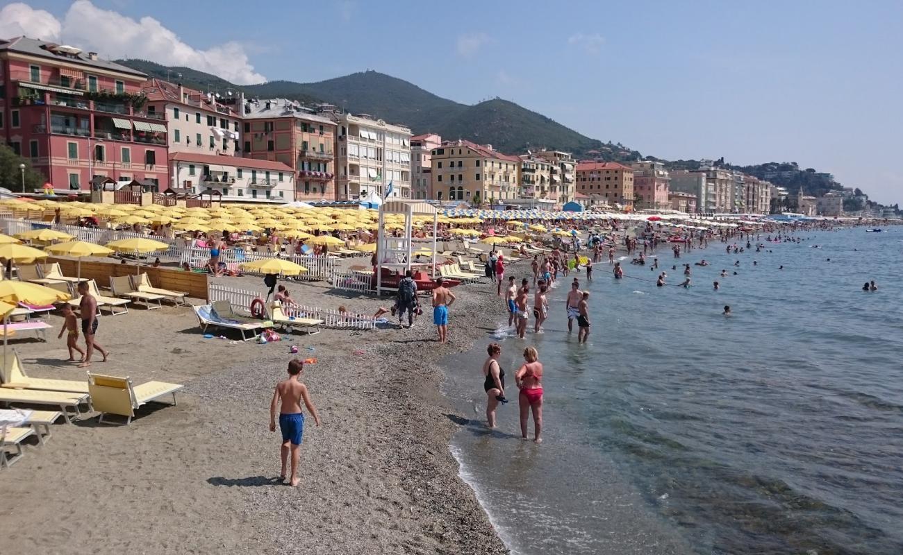 Фото Spiaggia Varazze с темный песок поверхностью