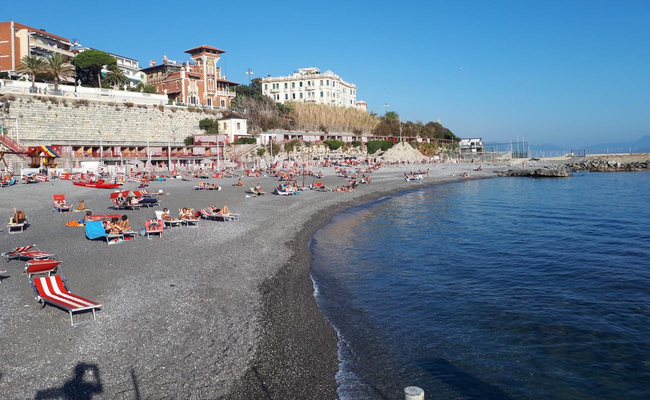 Фото Bagni St. nazaro с темная чистая галька поверхностью