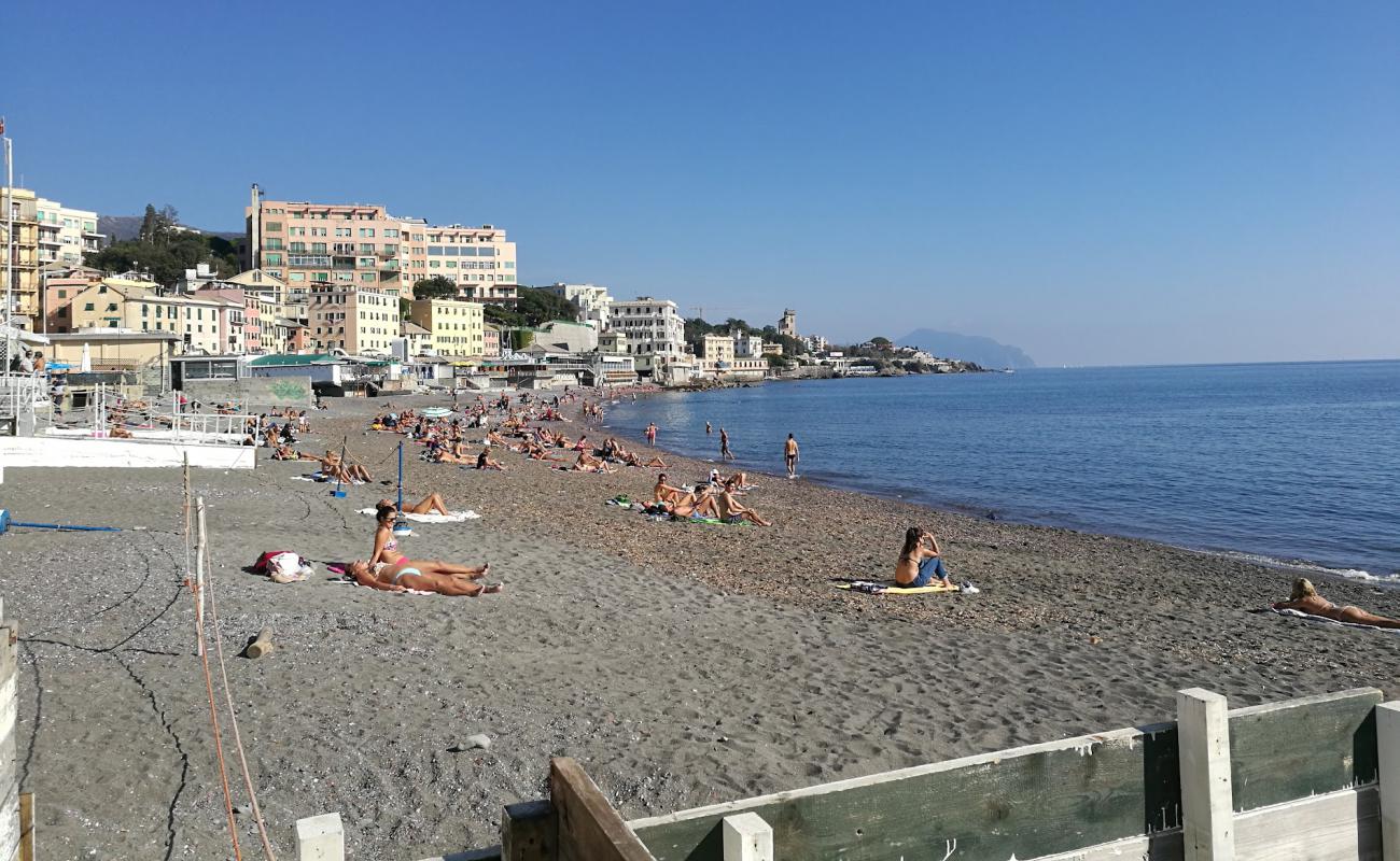 Фото Spiaggia Sturla с серая галька поверхностью