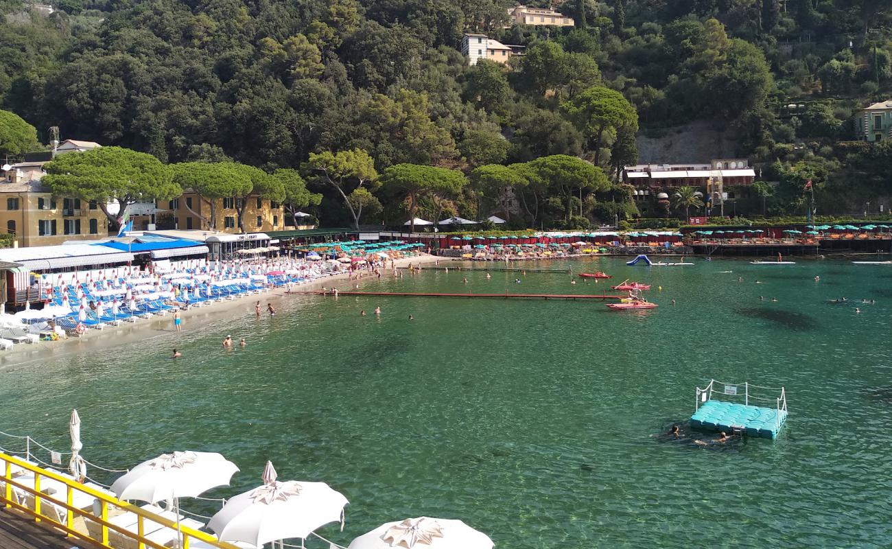 Фото Spiaggia di Paraggi с темный песок поверхностью