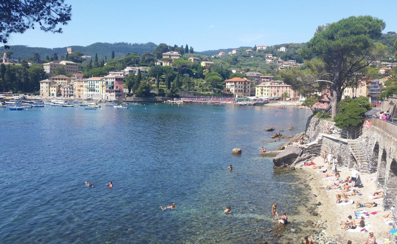 Фото San Michele beach с серая чистая галька поверхностью