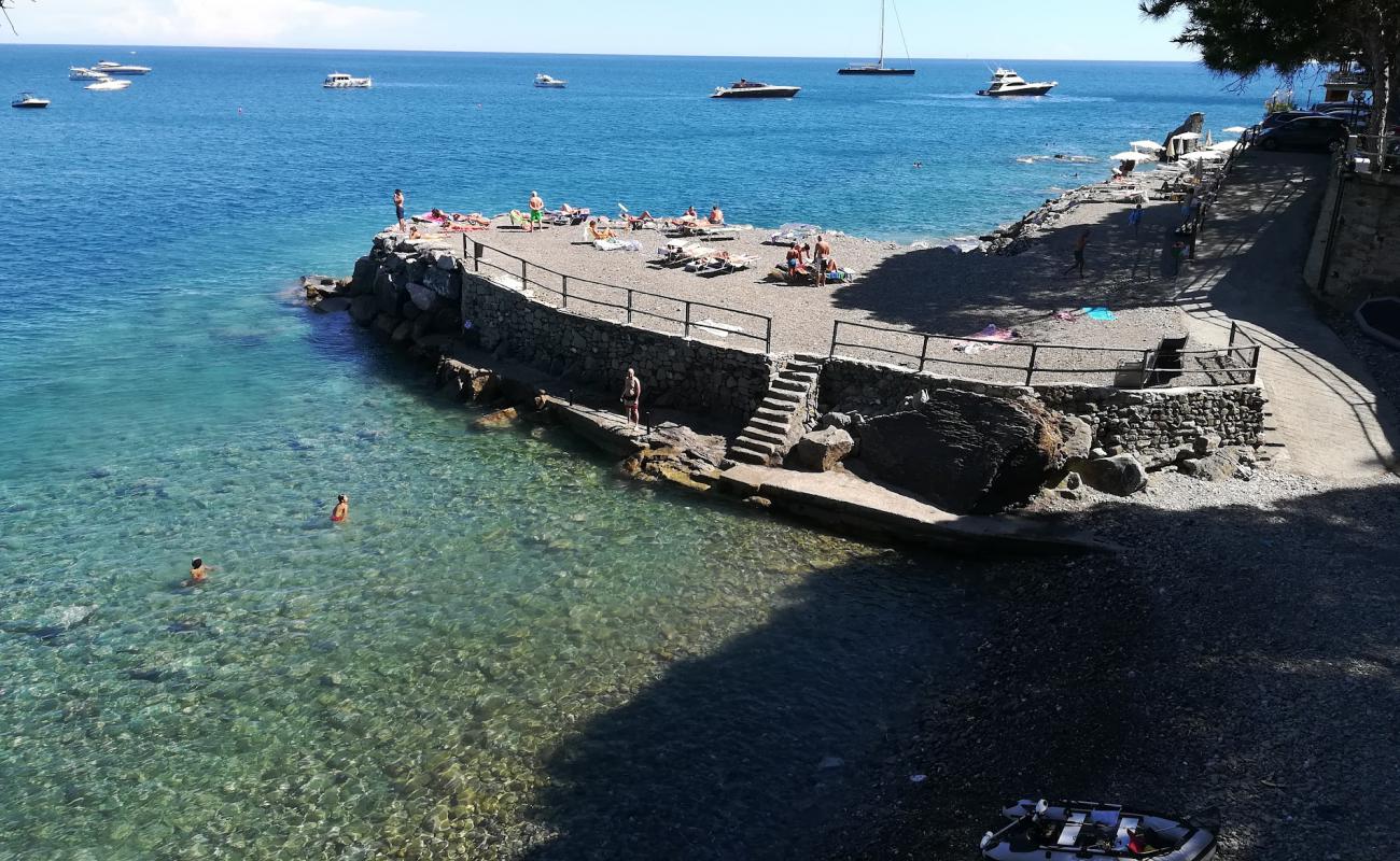 Фото Spiaggia Riva Trigoso с темная чистая галька поверхностью