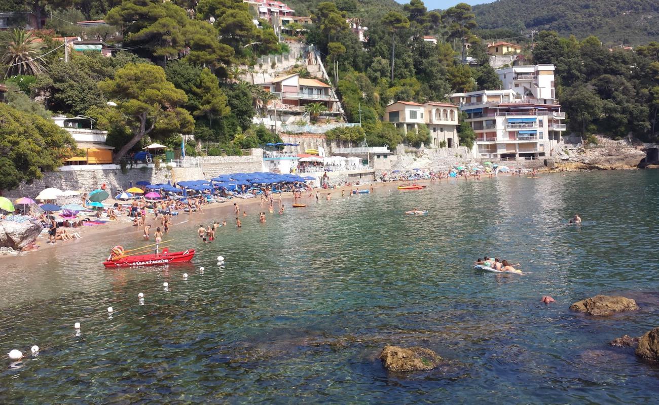 Фото Spiaggia Fiascherino с темный песок поверхностью