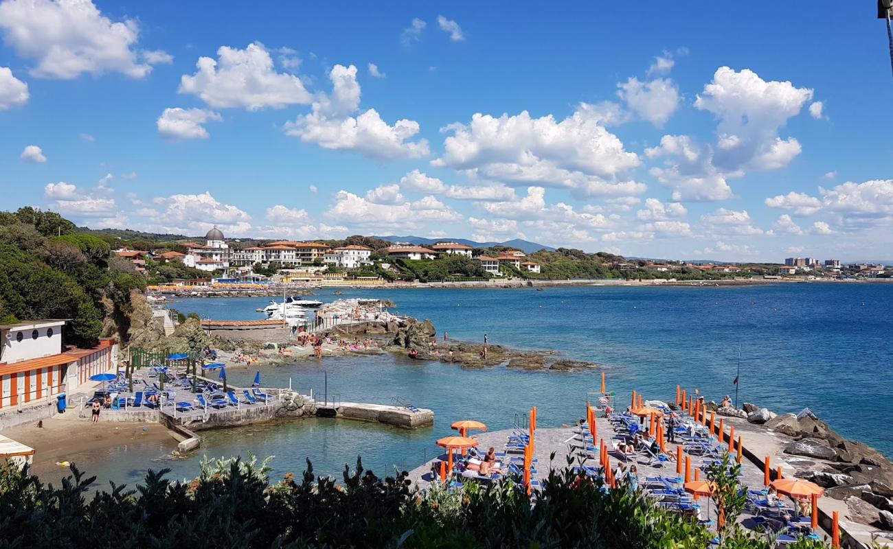 Фото Spiaggetta del "ginecologo" с бетон поверхностью