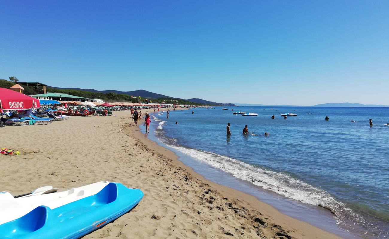 Фото Spiaggia Rocchette с темный песок поверхностью