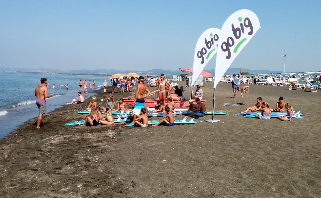 Фото Spiaggia di Campo di Mare с темный песок поверхностью