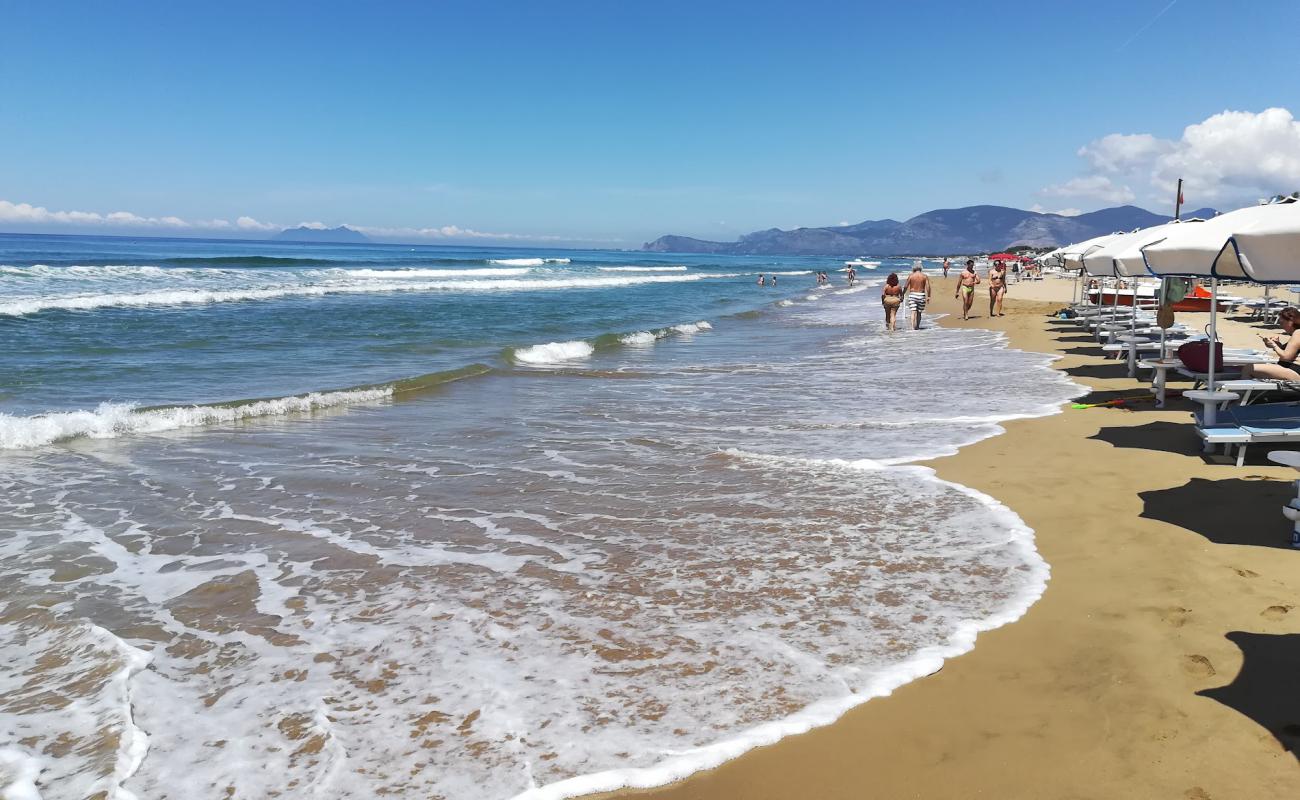 Фото Spiaggia di Sperlonga с темный чистый песок поверхностью