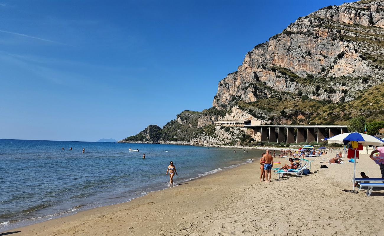 Фото Spiaggia di Sant' Agostino с темный песок поверхностью