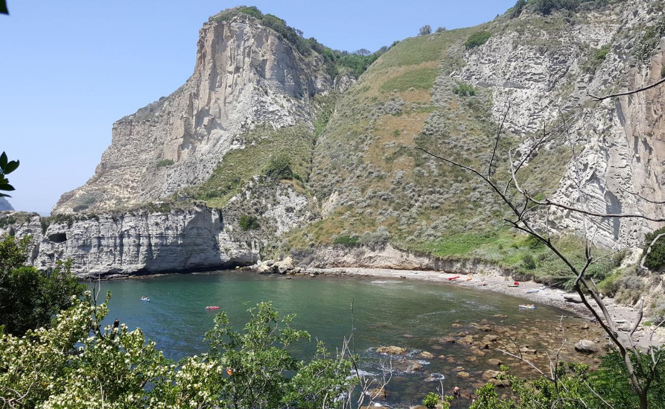 Фото Baia Trentaremi с серая галька поверхностью