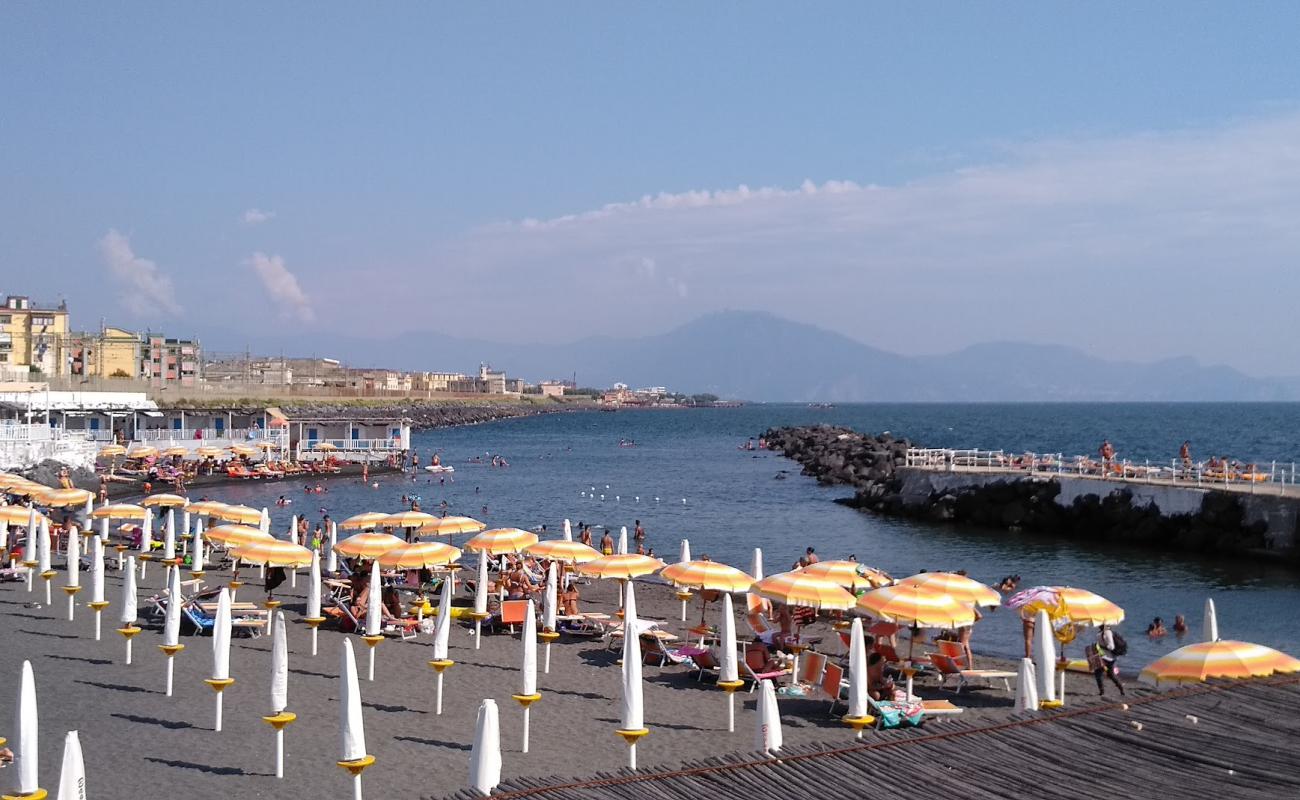 Фото Spiaggia delle Mortelle II с серый песок поверхностью