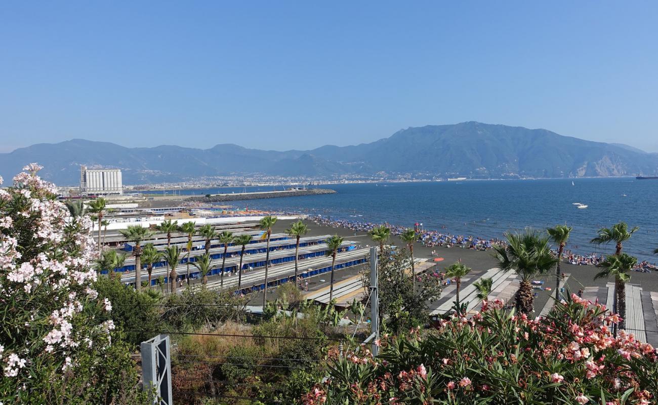 Фото Torre Annunziata beach с серый песок поверхностью