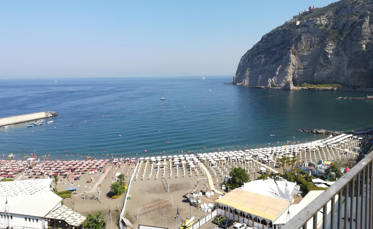 Фото Spiaggia di Meta с темный песок поверхностью