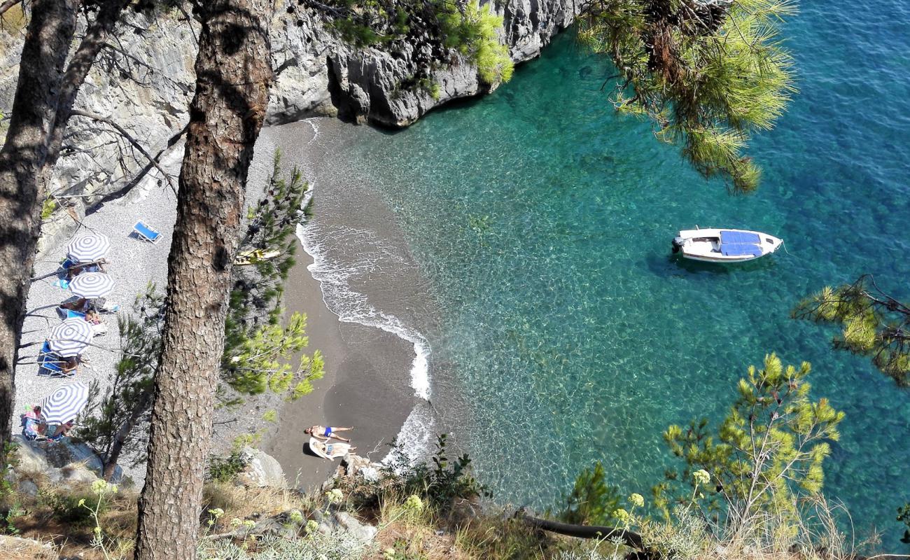 Фото Positano beach III с серая чистая галька поверхностью