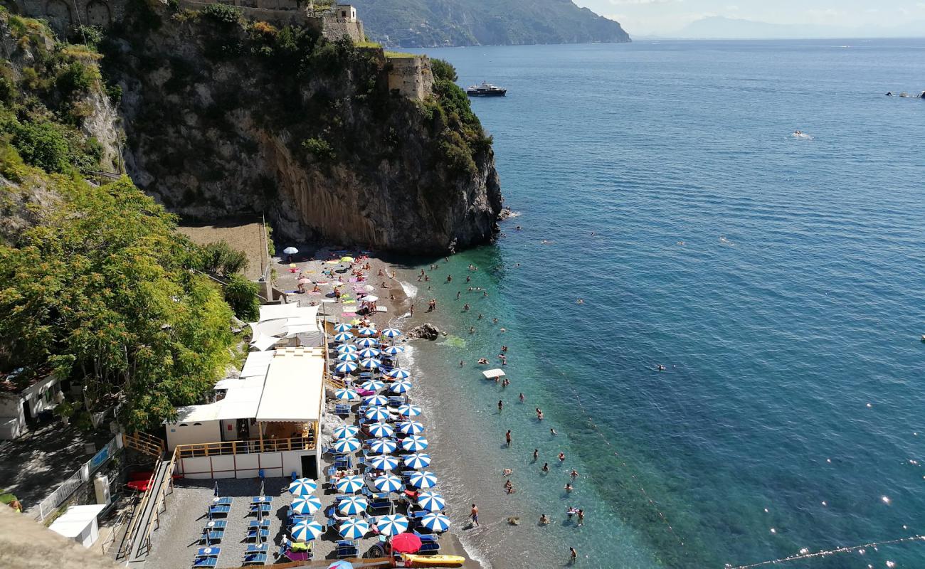 Фото Lido di Ravello beach с серая чистая галька поверхностью