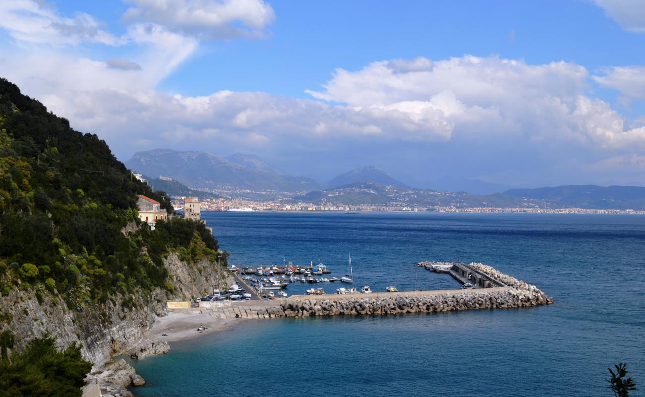 Фото Porto di Cetara beach с серая чистая галька поверхностью