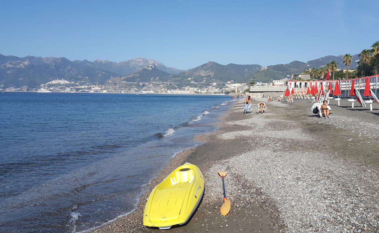 Фото Salerno beach II с песок с галькой поверхностью