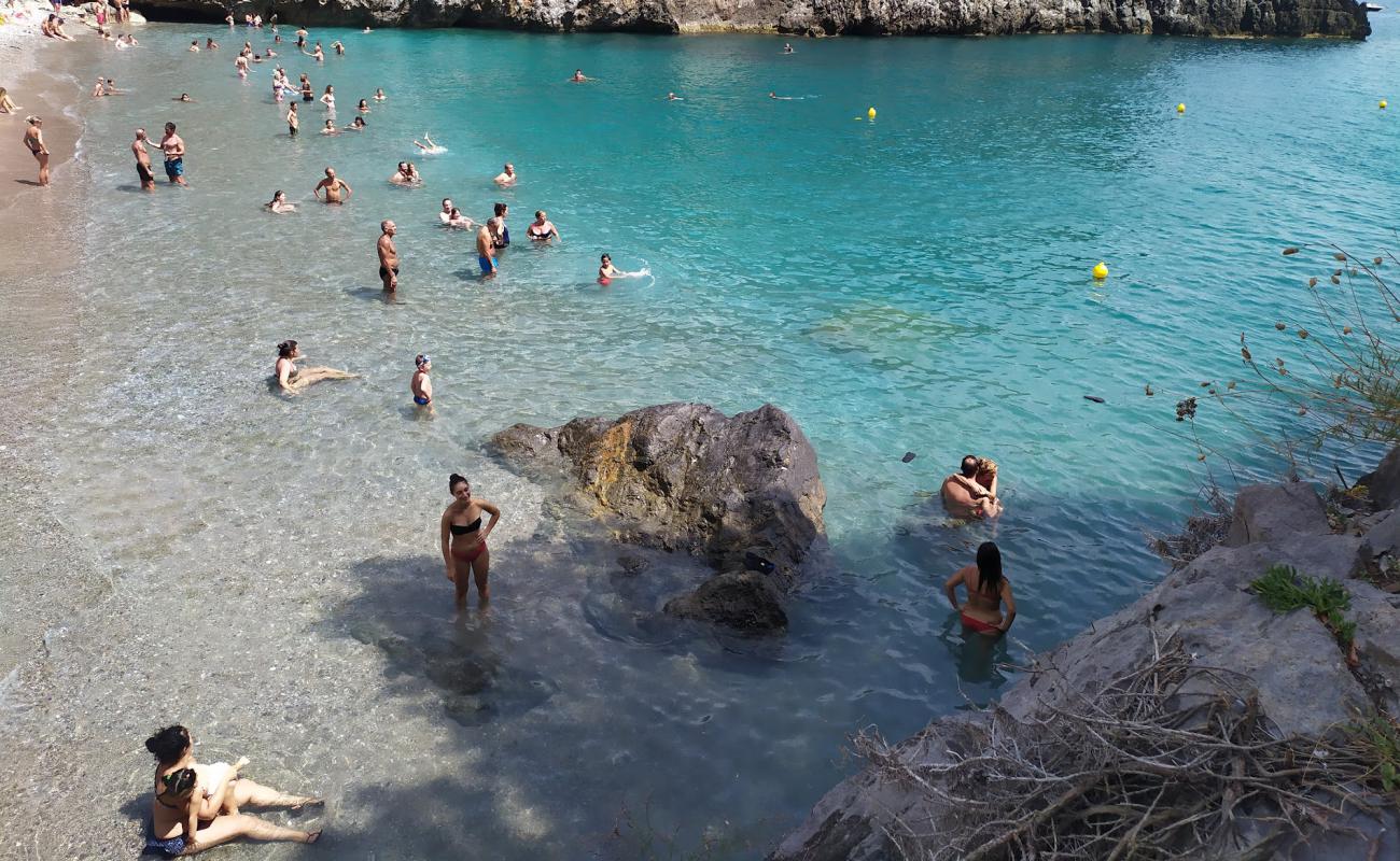 Фото Spiaggia Pozzallo с серая чистая галька поверхностью