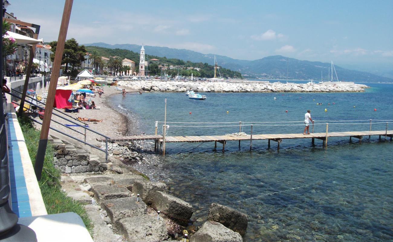 Фото Port of Scario beach II с песок с галькой поверхностью