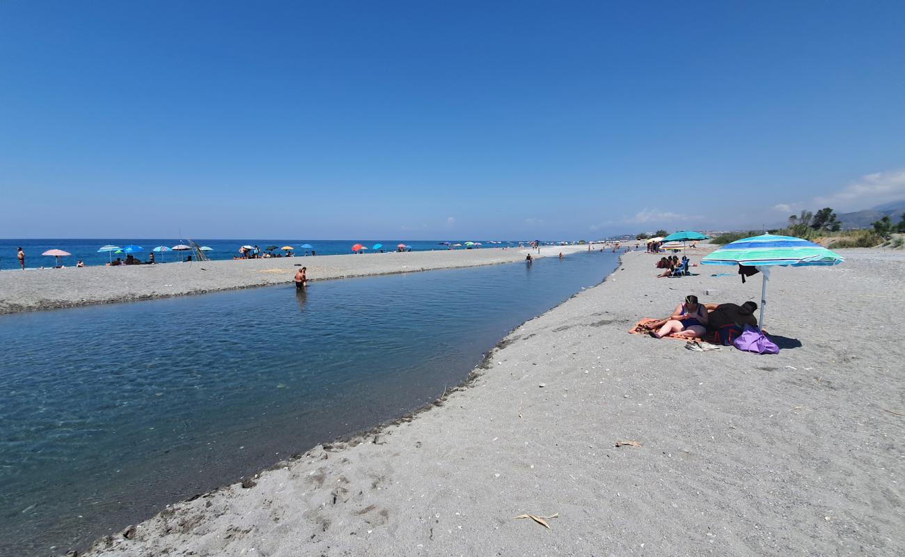 Фото Spiaggia fiume Lao с серый песок поверхностью