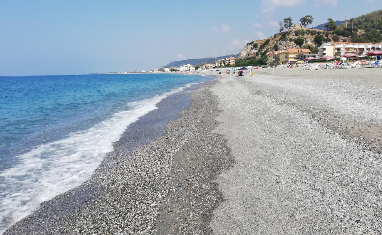 Фото Cartolano beach с серая чистая галька поверхностью