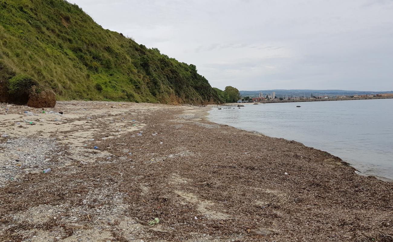 Фото Spiaggia Timpa Janca с темный песок поверхностью