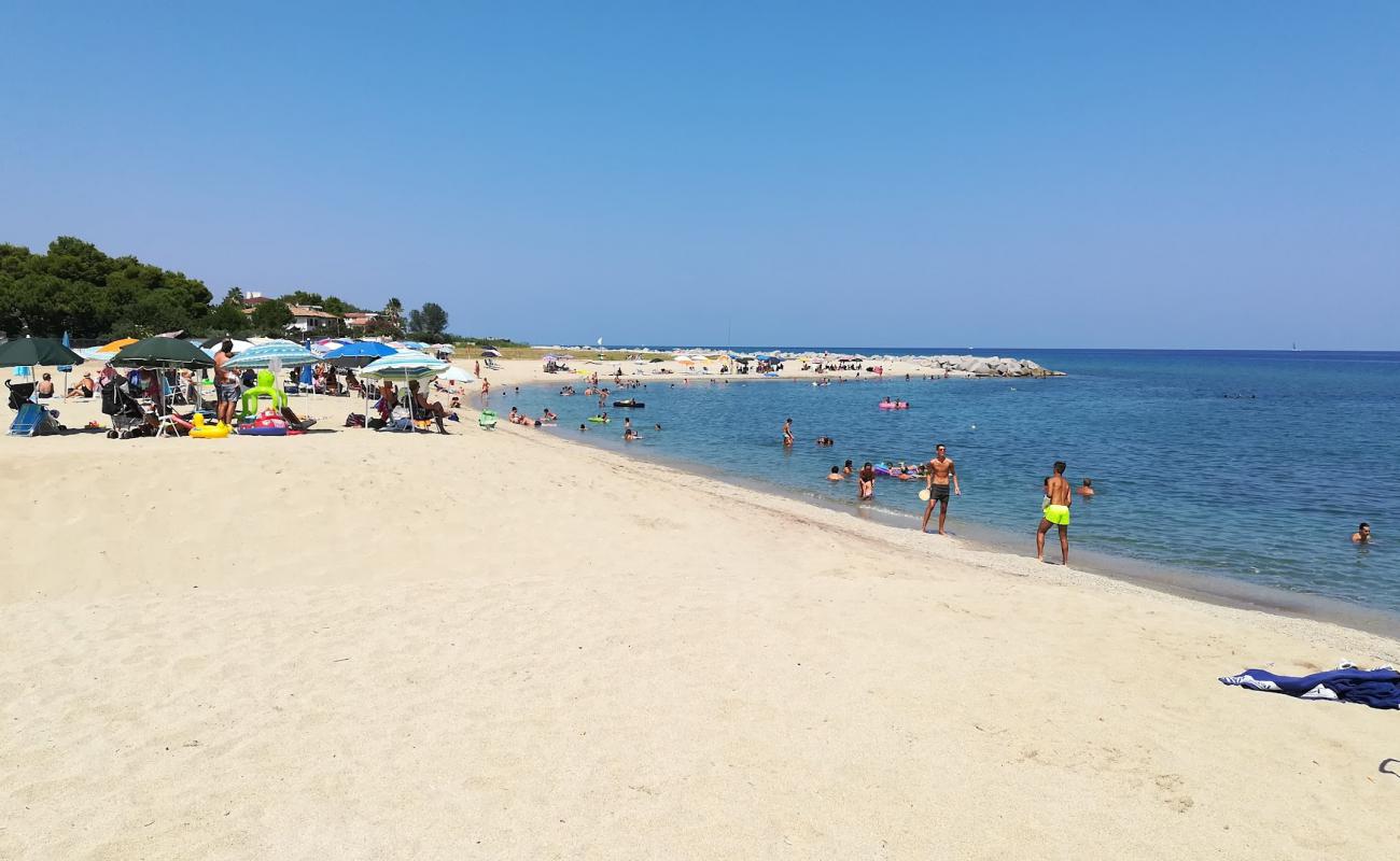 Фото Spiaggia di Bivona с светлый песок поверхностью