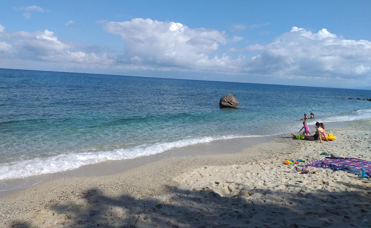 Фото Scoglio la Vrace beach с светлый песок поверхностью