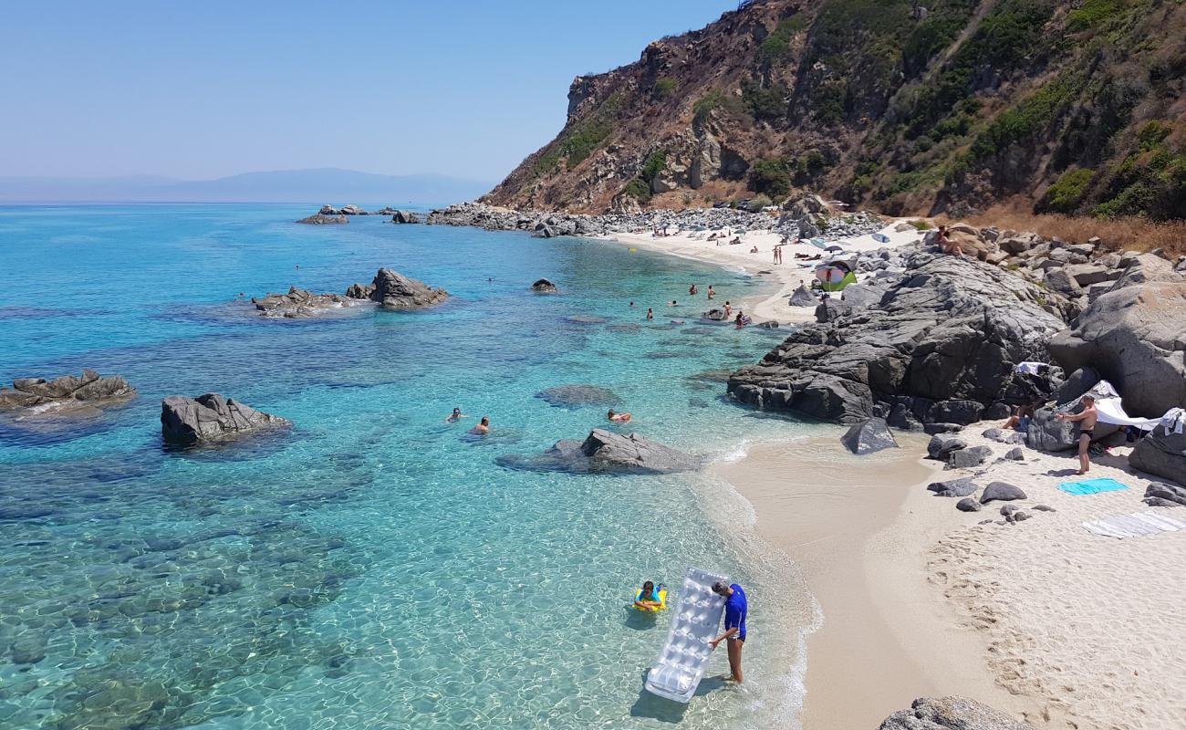 Фото Spiaggia Di Zambrone с белая чистая галька поверхностью