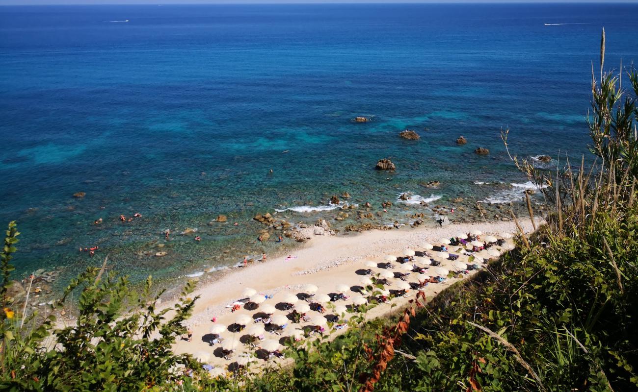 Фото Spiaggia Michelino II с камни поверхностью