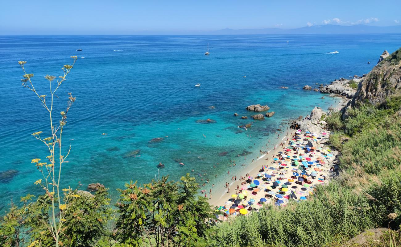 Фото Spiaggia Michelino с светлый песок поверхностью