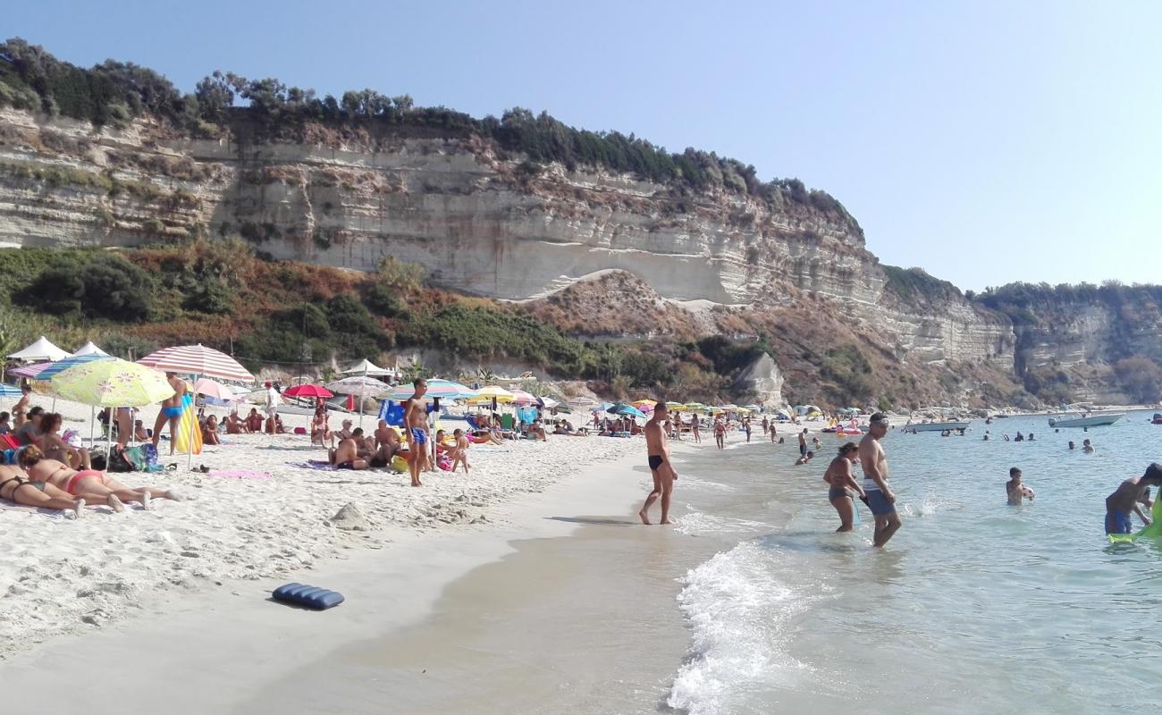 Фото Spiaggia Formicoli с светлый песок поверхностью