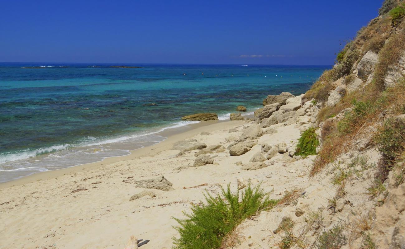 Фото Ricadi beach с светлый песок поверхностью