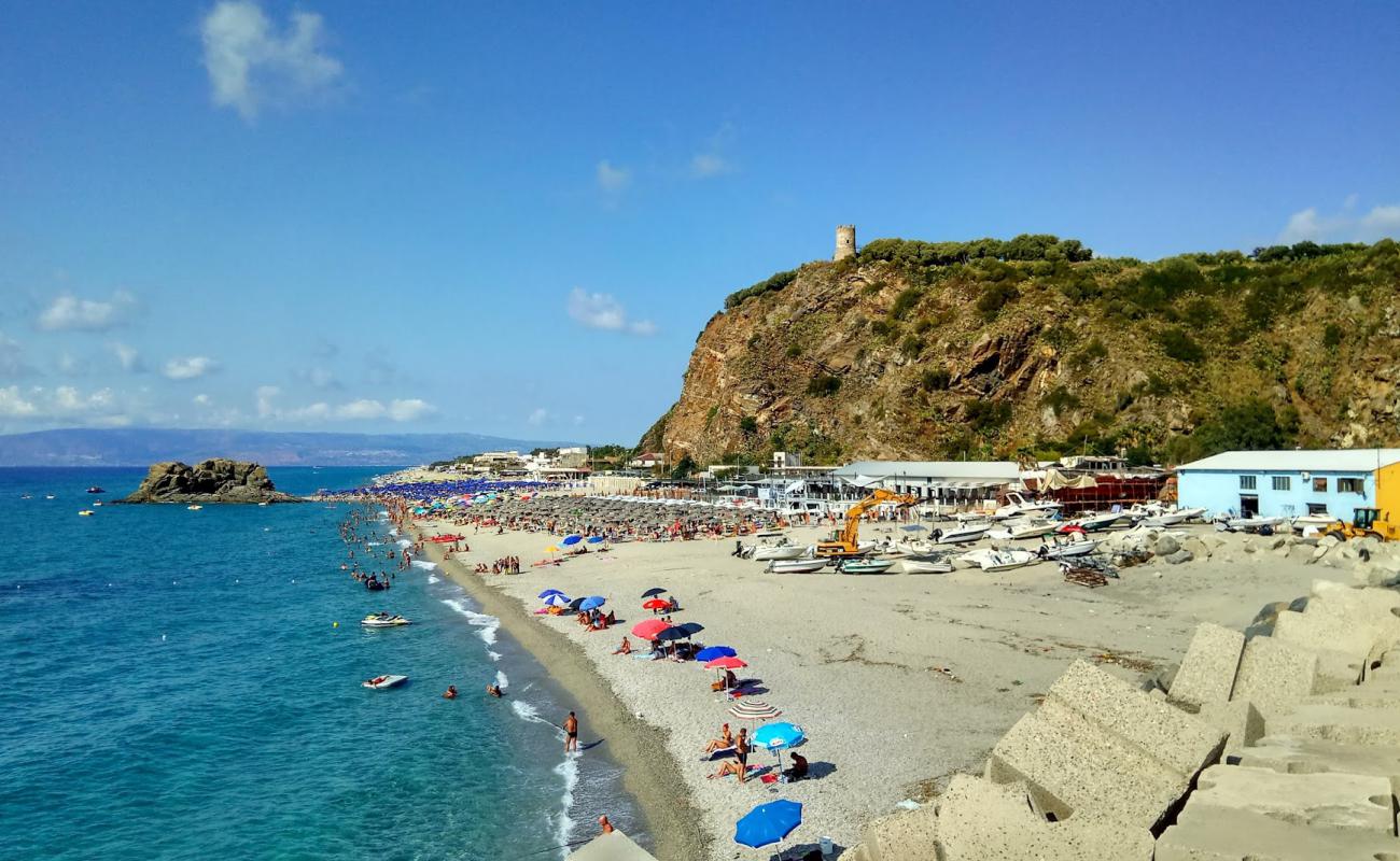 Фото Torre Saracena beach с светлый песок поверхностью