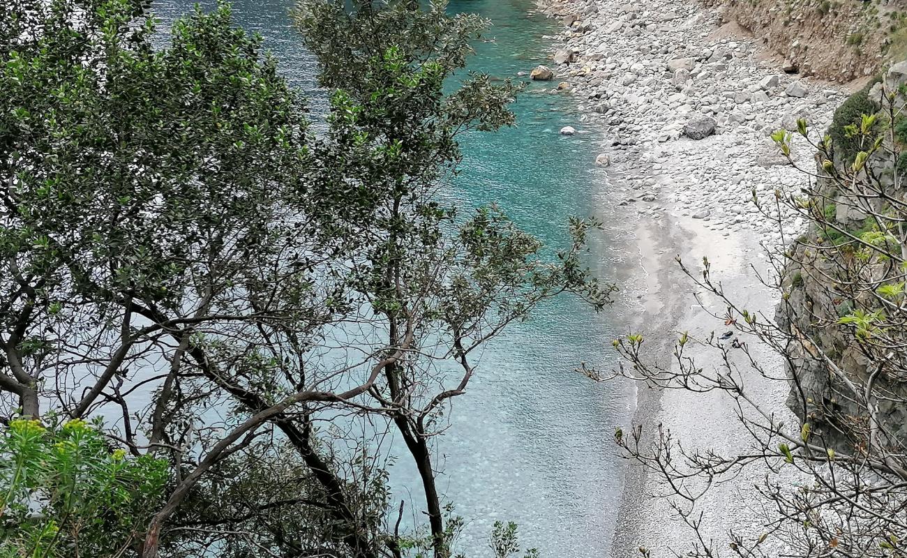 Фото Spiaggia Di Cavajanculla с камни поверхностью