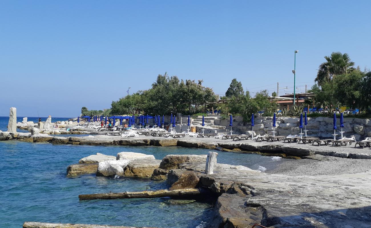 Фото Marina di Porto Bolaro с серая галька поверхностью