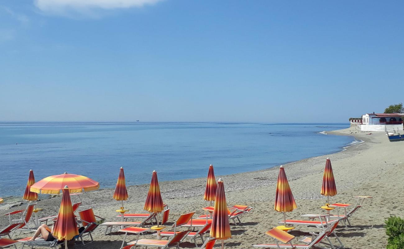 Фото Spiaggia di Brancaleone с серая чистая галька поверхностью