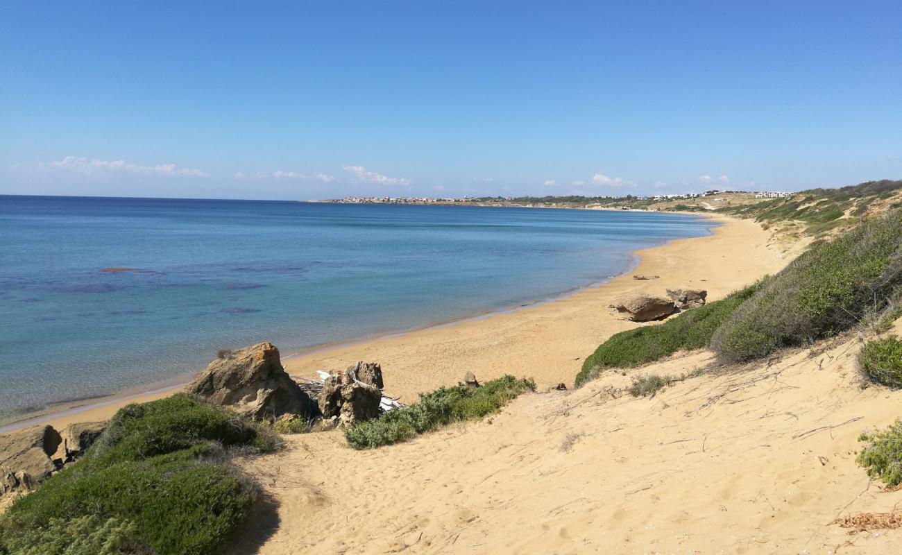 Фото Spiaggia dei Gigli с темный песок поверхностью