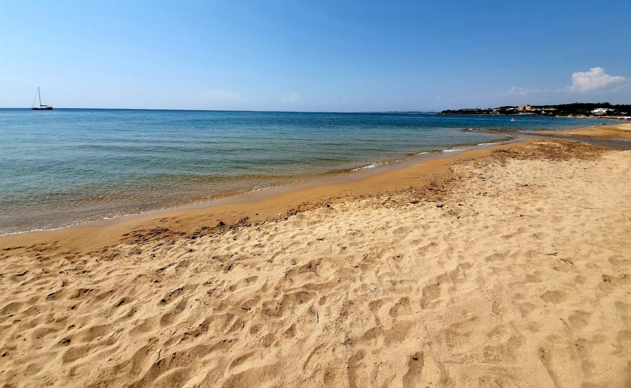 Фото Oleandro beach с темный песок поверхностью