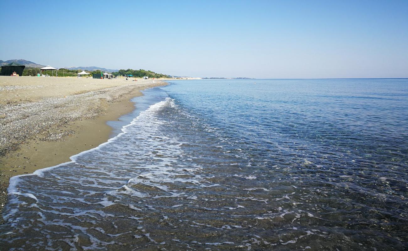 Фото Spiaggia di Marinella с песок с галькой поверхностью