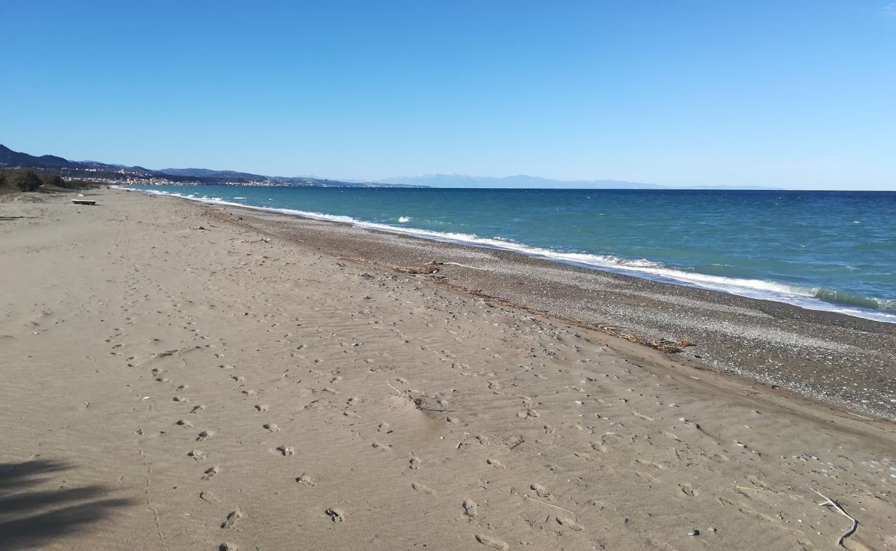 Фото La Capannina beach с песок с галькой поверхностью