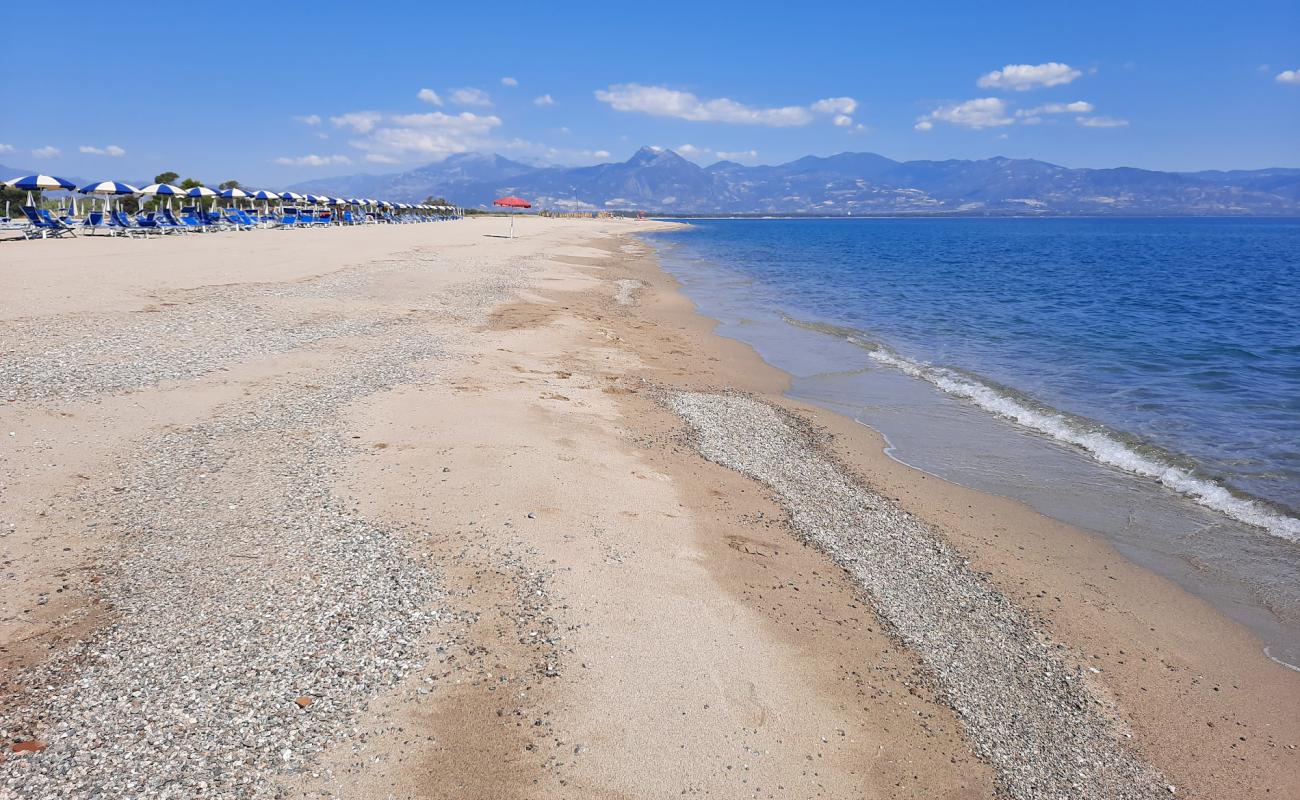 Фото Spiaggia dei Laghi с светлый песок поверхностью