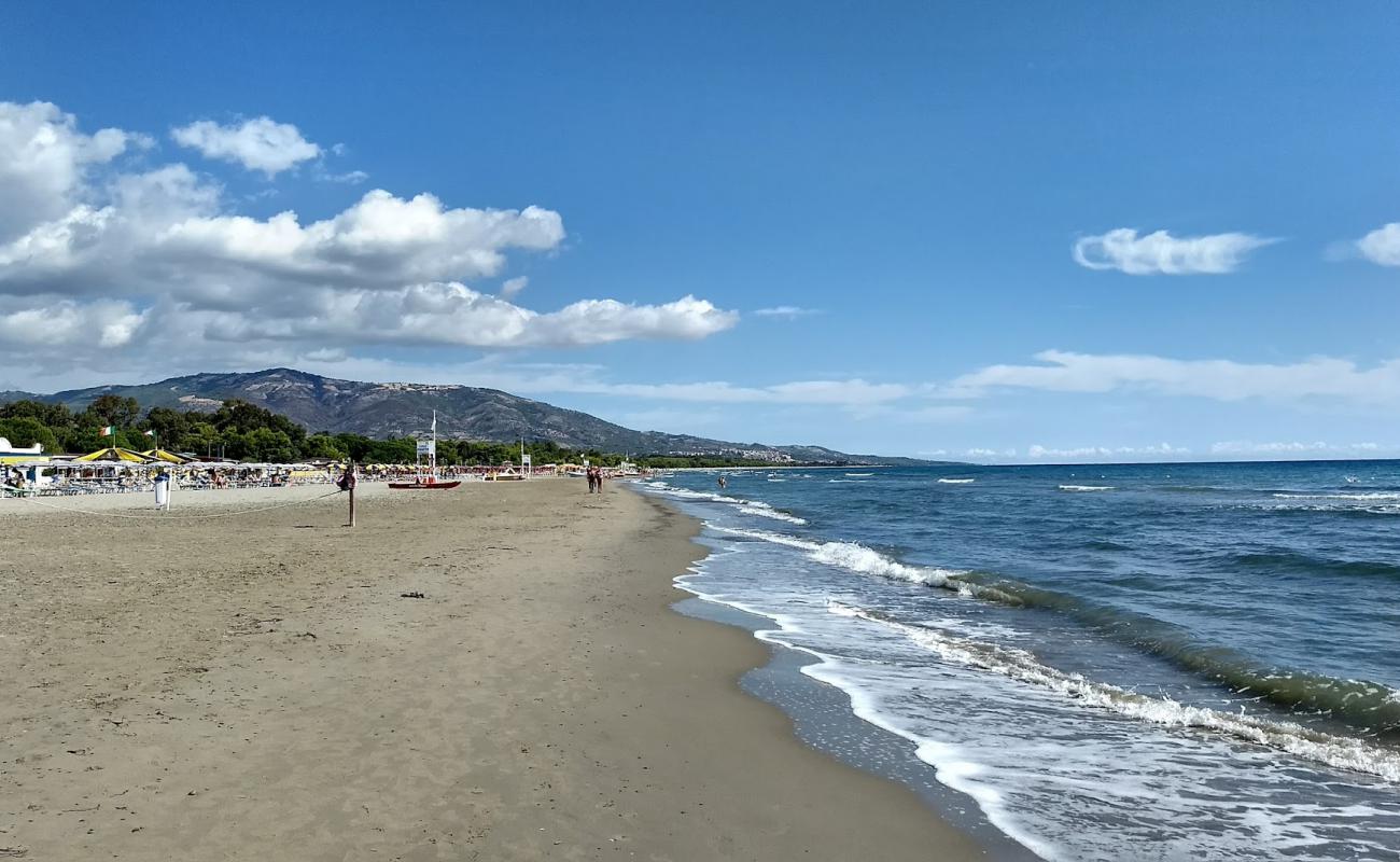 Фото Villapiana Lido с светлый песок поверхностью