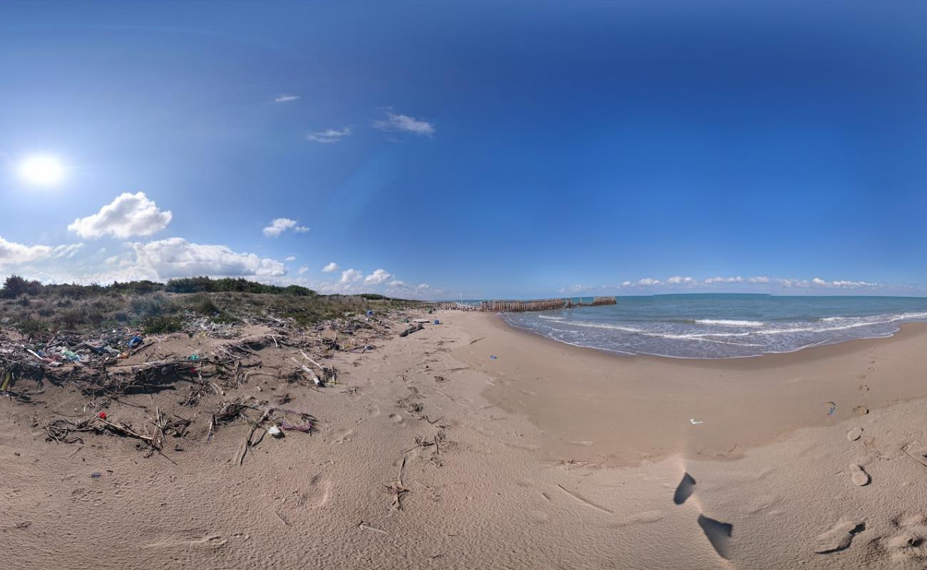 Фото Spiaggia di Cauto с темный песок поверхностью