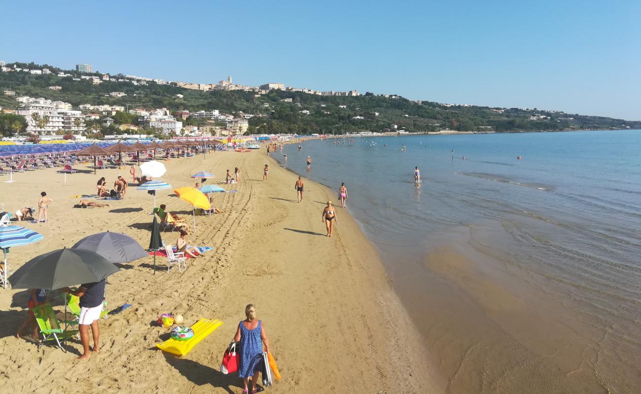 Фото Spiaggia di Vasto Marina с темный чистый песок поверхностью