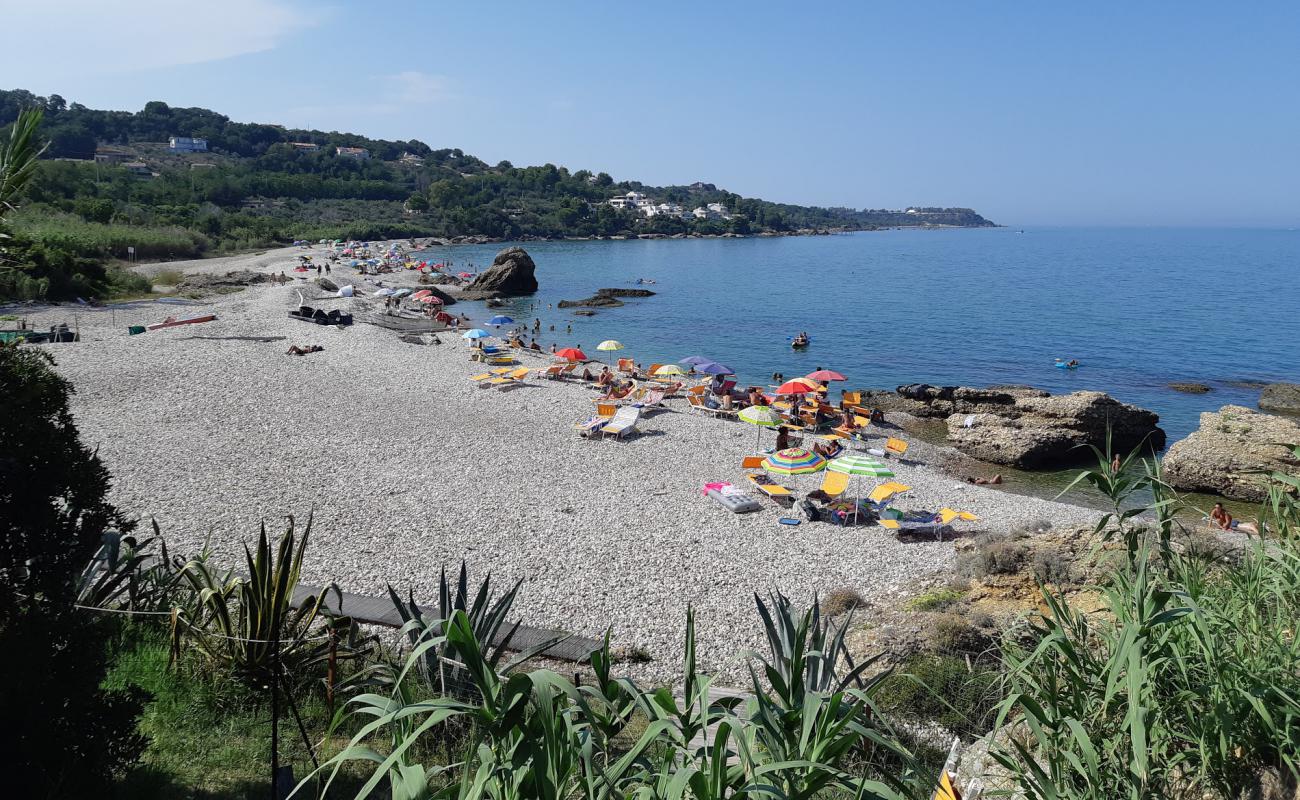 Фото Spiaggia di San Nicola с светлая галька поверхностью